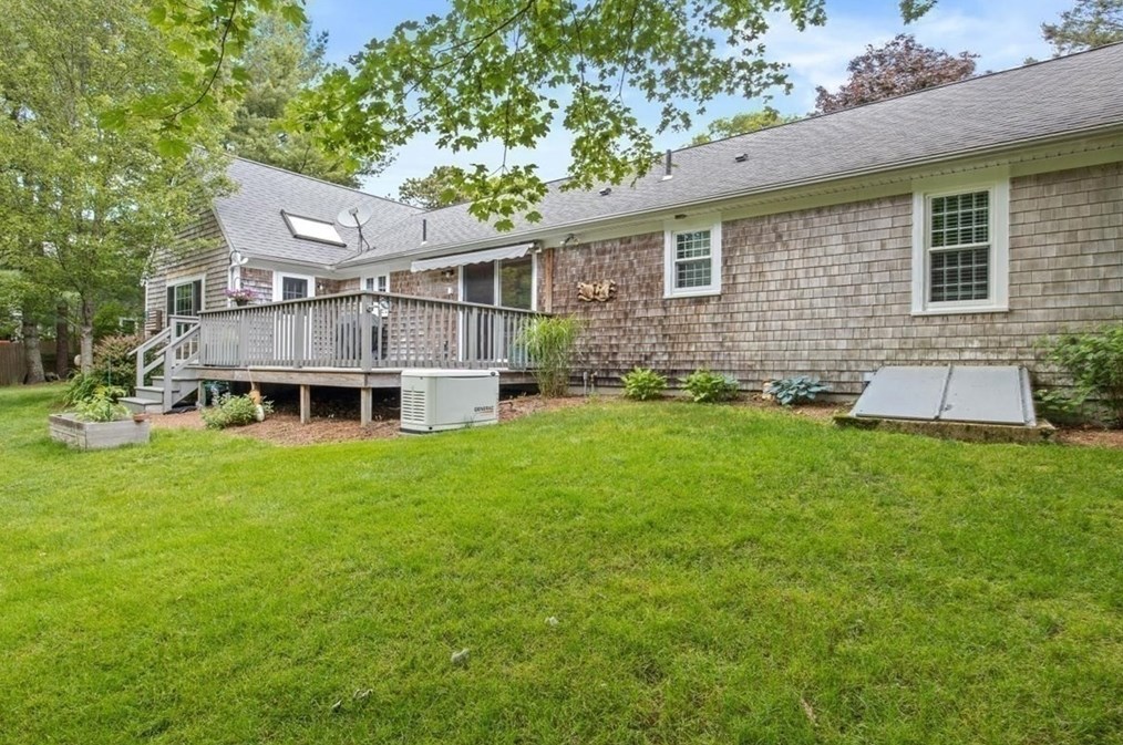 37 Moon Compass Ln, Sandwich MA  02563-2766 exterior