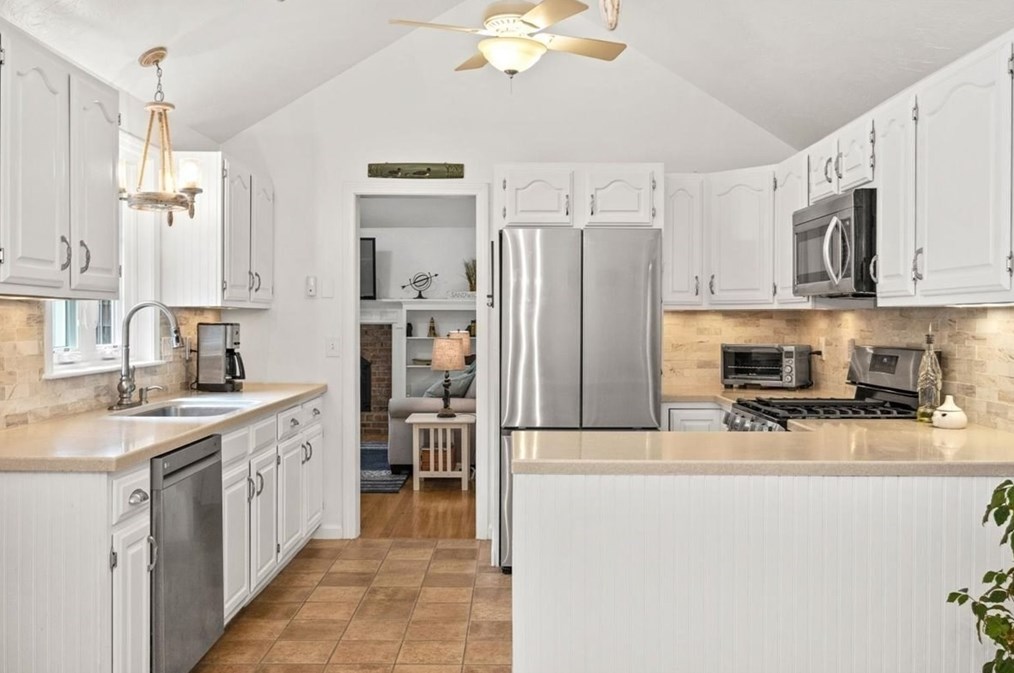 37 Moon Compass Ln, Sandwich MA  02563-2766 exterior