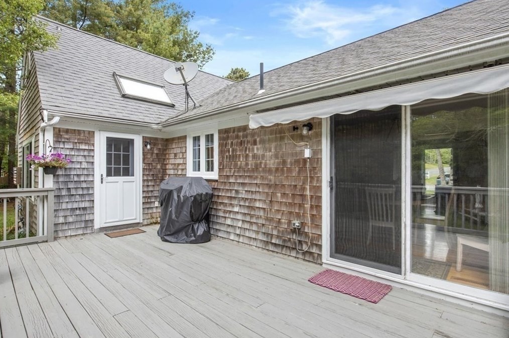 37 Moon Compass Ln, Sandwich MA  02563-2766 exterior