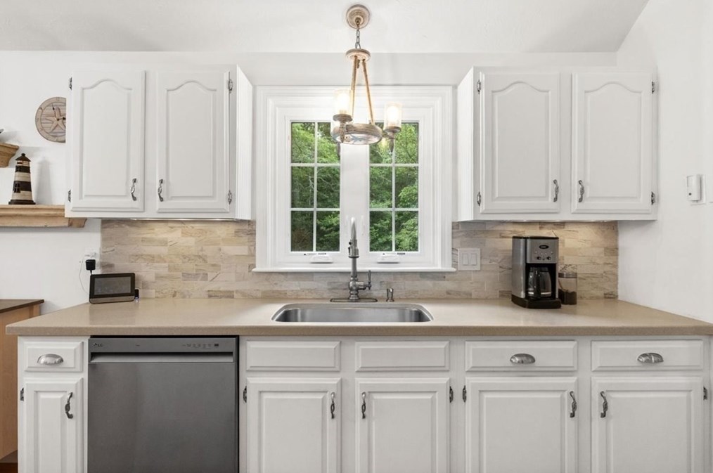 37 Moon Compass Ln, Sandwich MA  02563-2766 exterior