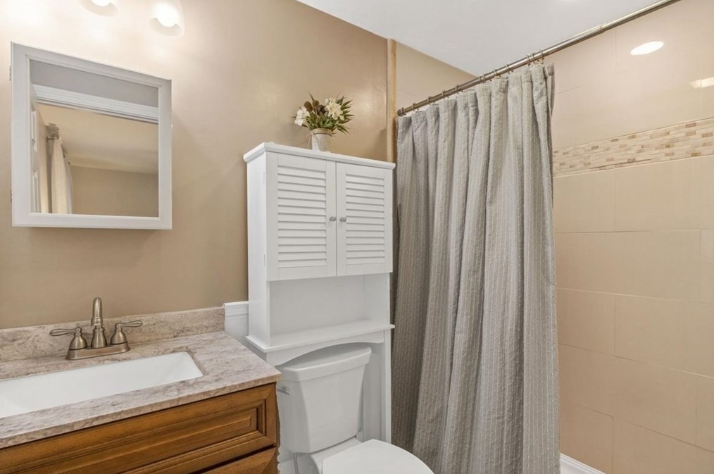 37 Moon Compass Ln, Sandwich MA  02563-2766 exterior