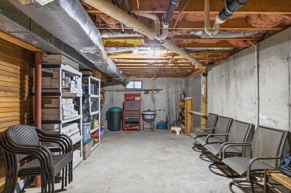 37 Moon Compass Ln, Sandwich MA  02563-2766 exterior