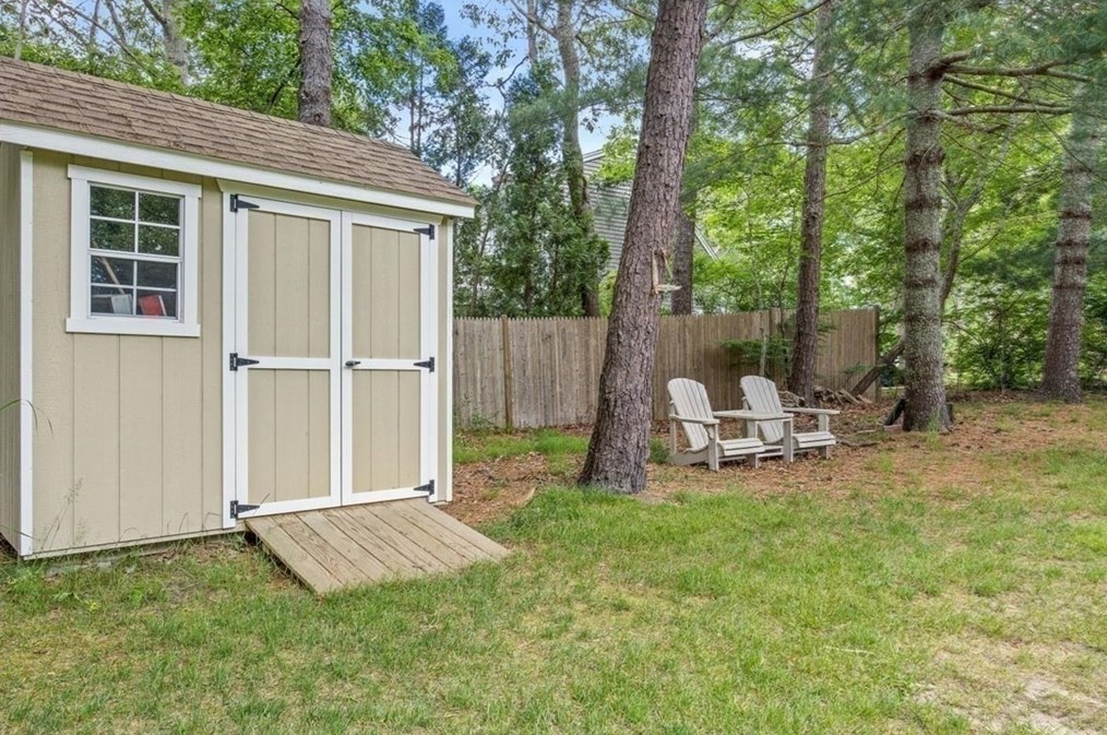 37 Moon Compass Ln, Sandwich MA  02563-2766 exterior