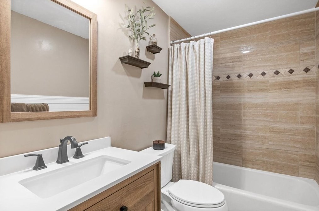 37 Moon Compass Ln, Sandwich MA  02563-2766 exterior