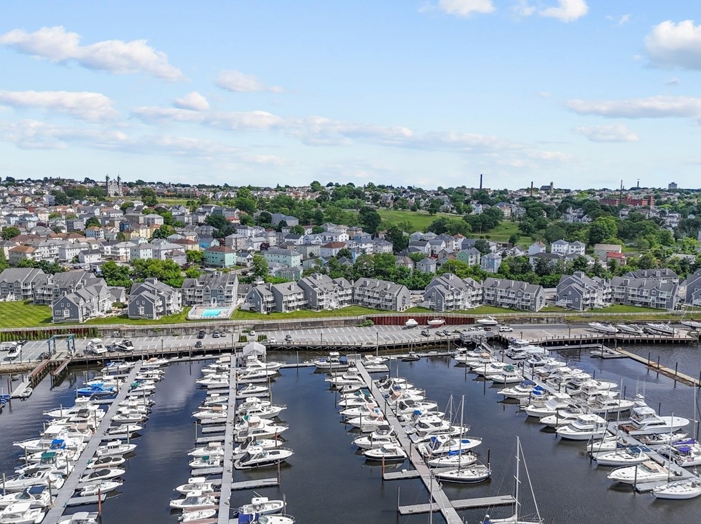 700 Shore Dr, Fall River MA  02721-1059 exterior