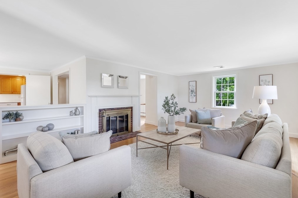 6 Robin Rd, Lynnfield MA 01940-2248 exterior