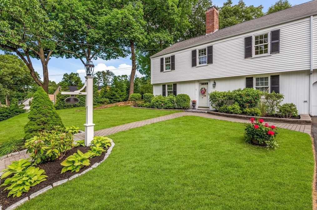6 Robin Rd, Lynnfield MA 01940-2248 exterior