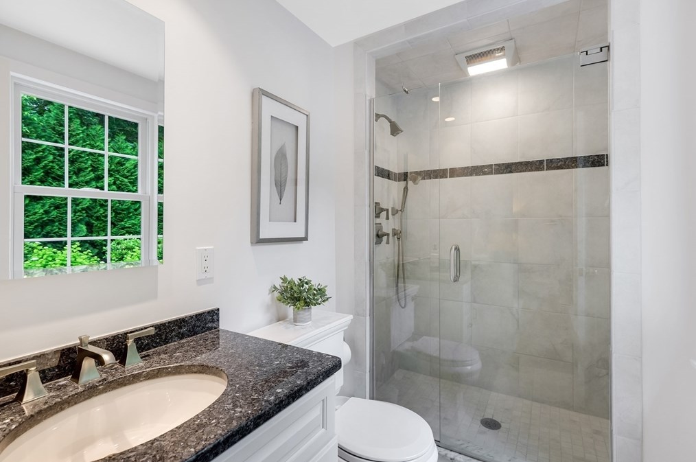 6 Robin Rd, Lynnfield MA 01940-2248 exterior