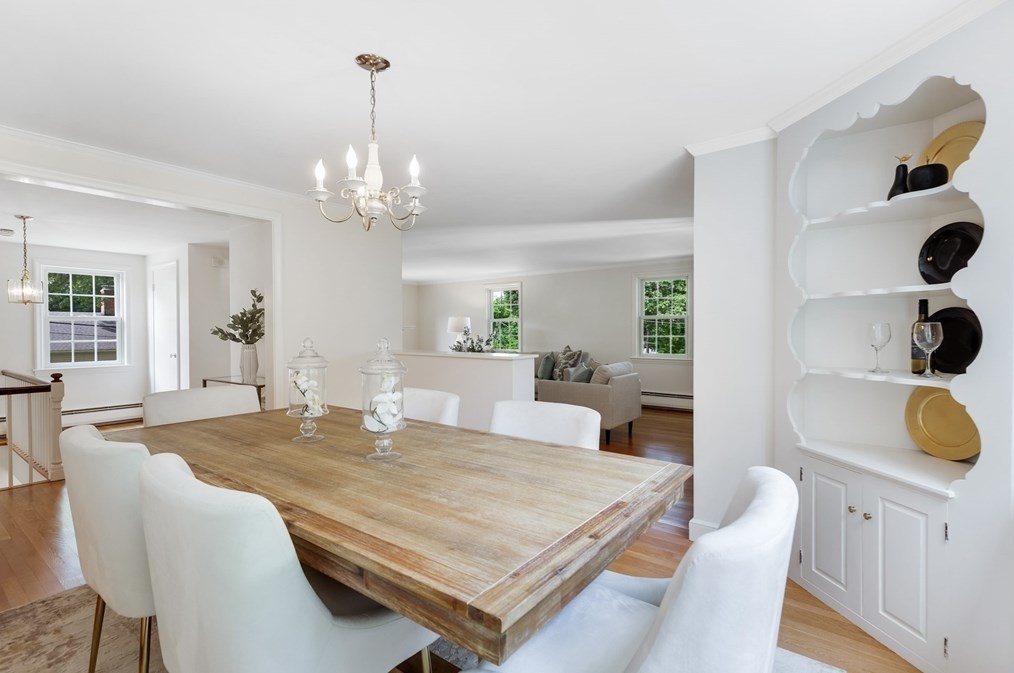 6 Robin Rd, Lynnfield MA 01940-2248 exterior