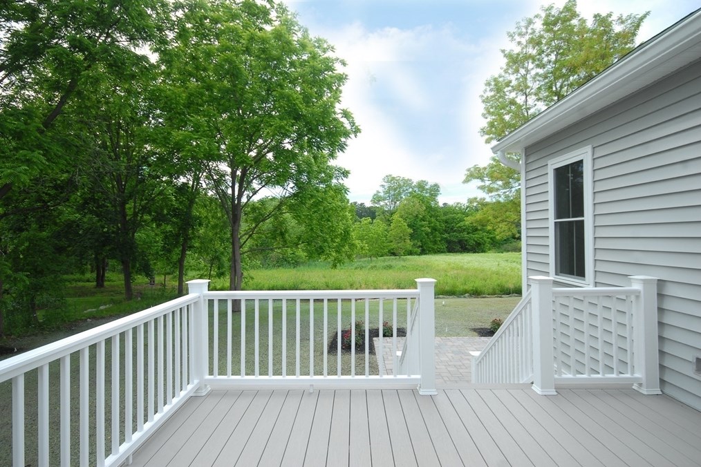 461 Old Bedford Rd, Concord MA 01742-2700 exterior