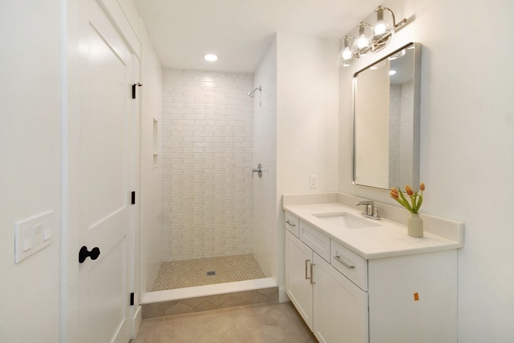 461 Old Bedford Rd, Concord MA 01742-2700 exterior