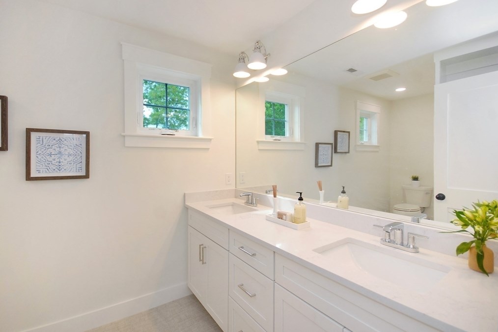 461 Old Bedford Rd, Concord MA 01742-2700 exterior