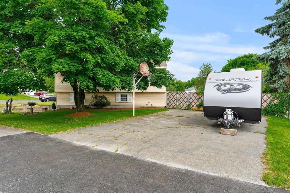 1 Morningside Dr, Woburn MA 01801-5428 exterior