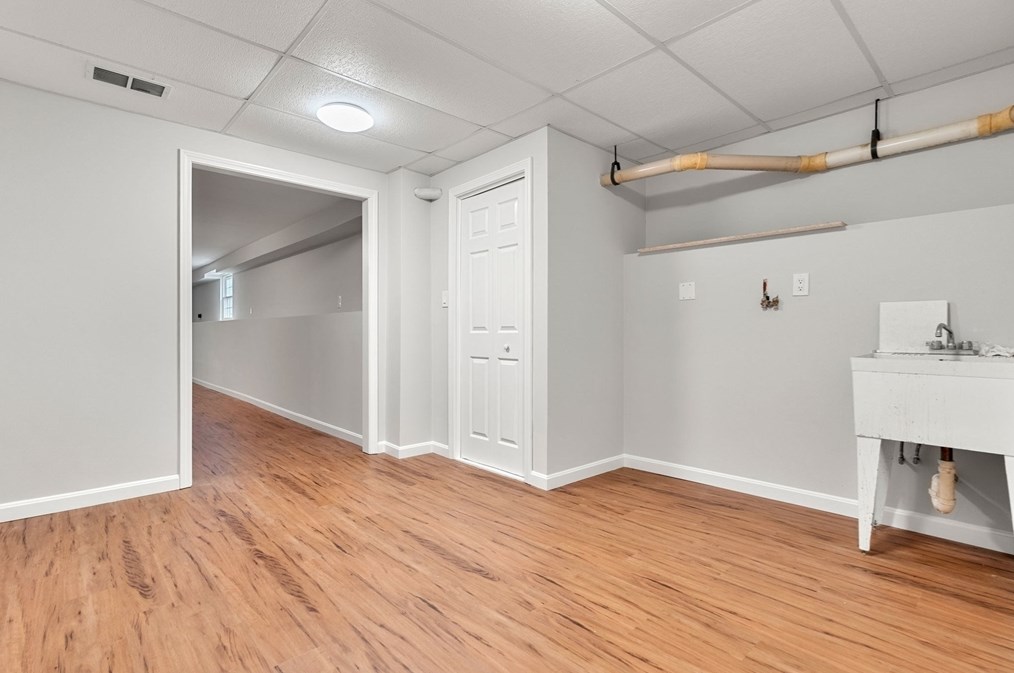 1 Morningside Dr, Woburn MA 01801-5428 exterior