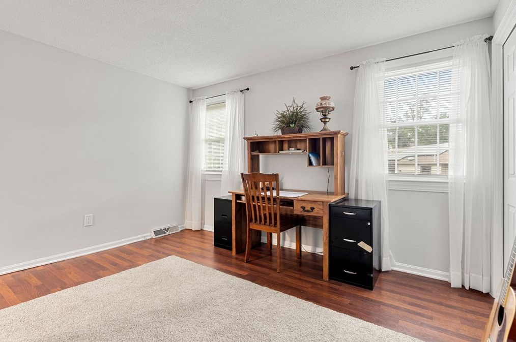 1 Morningside Dr, Woburn MA 01801-5428 exterior