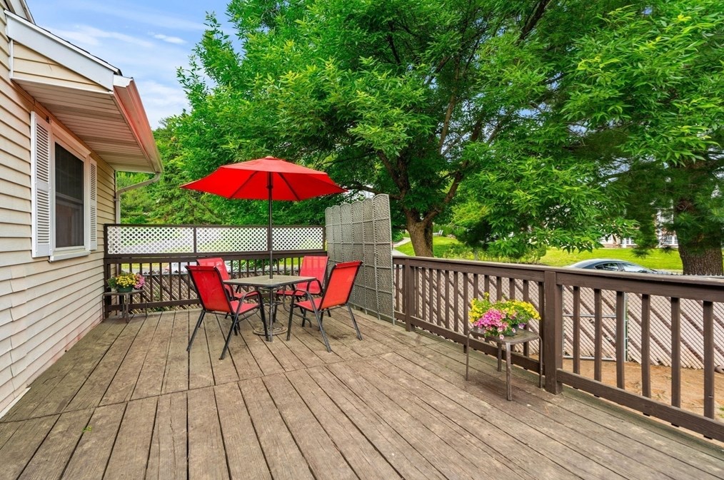 1 Morningside Dr, Woburn MA 01801-5428 exterior