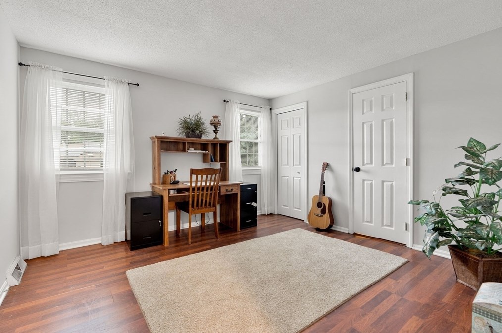 1 Morningside Dr, Woburn MA 01801-5428 exterior