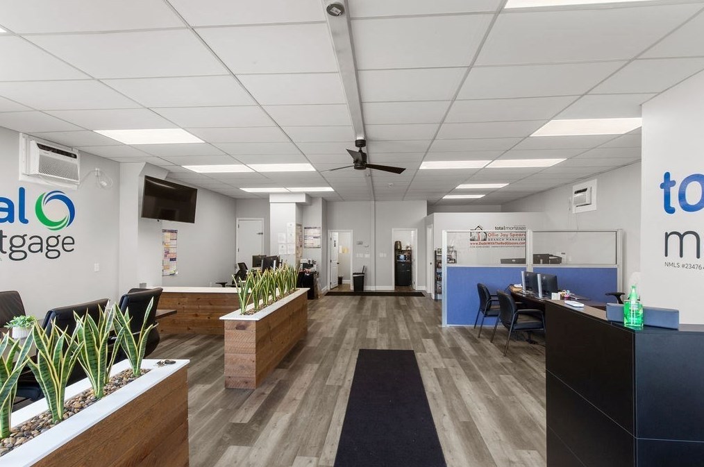 337 Columbia St, Fall River MA 02721-1303 exterior