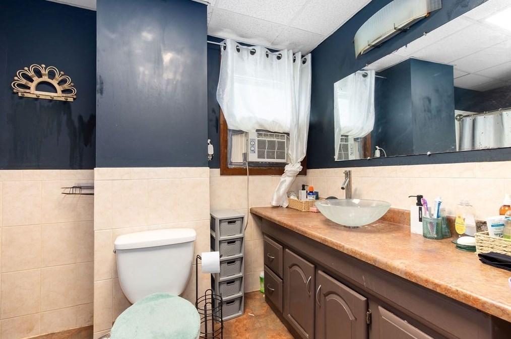 337 Columbia St, Fall River MA 02721-1303 exterior