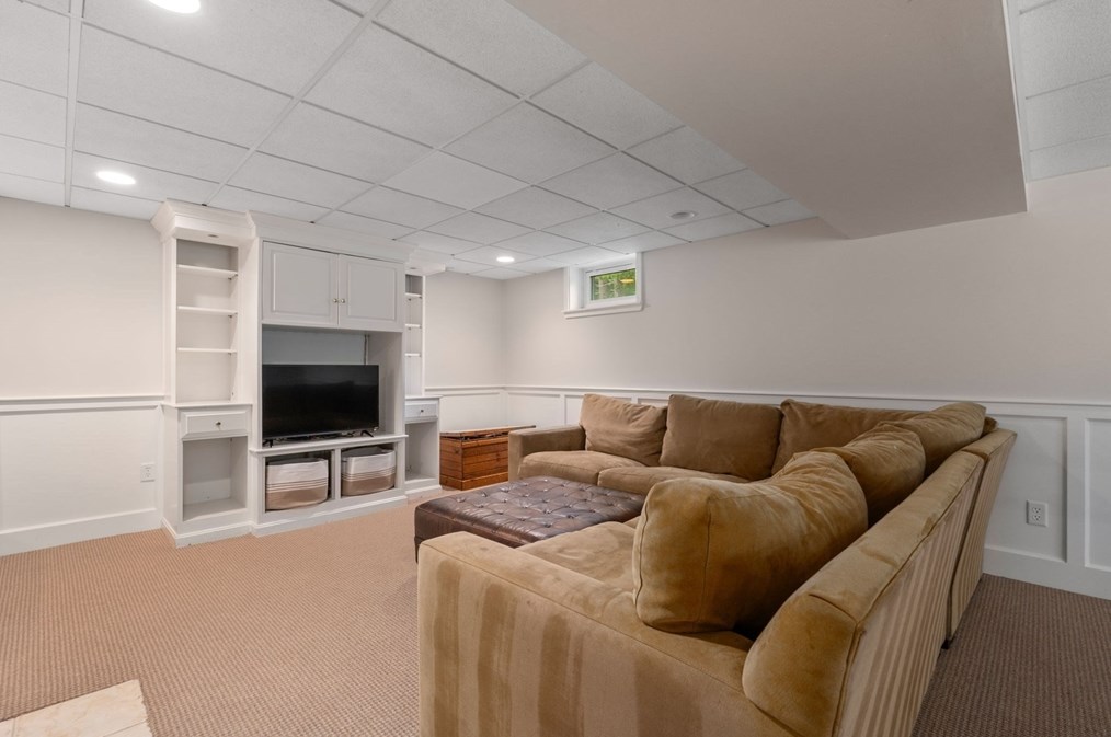 100 Meetinghouse Rd, Duxbury MA 02332-4436 exterior