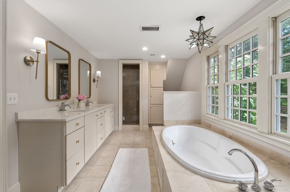 100 Meetinghouse Rd, Duxbury MA 02332-4436 exterior