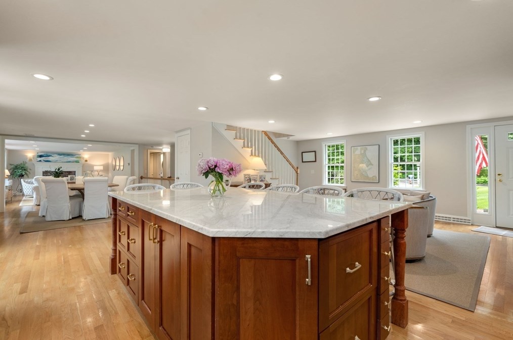 100 Meetinghouse Rd, Duxbury MA 02332-4436 exterior