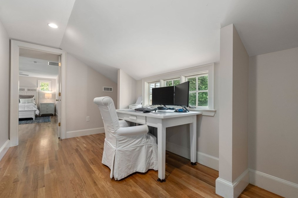 100 Meetinghouse Rd, Duxbury MA 02332-4436 exterior