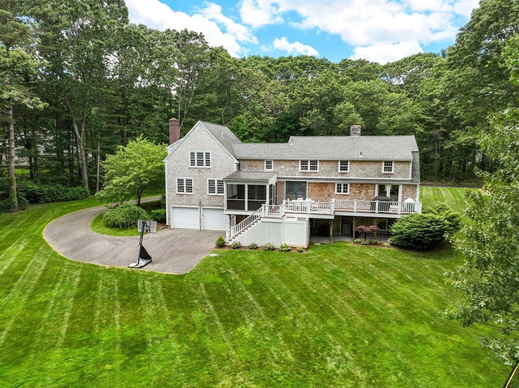 100 Meetinghouse Rd, Duxbury MA 02332-4436 exterior