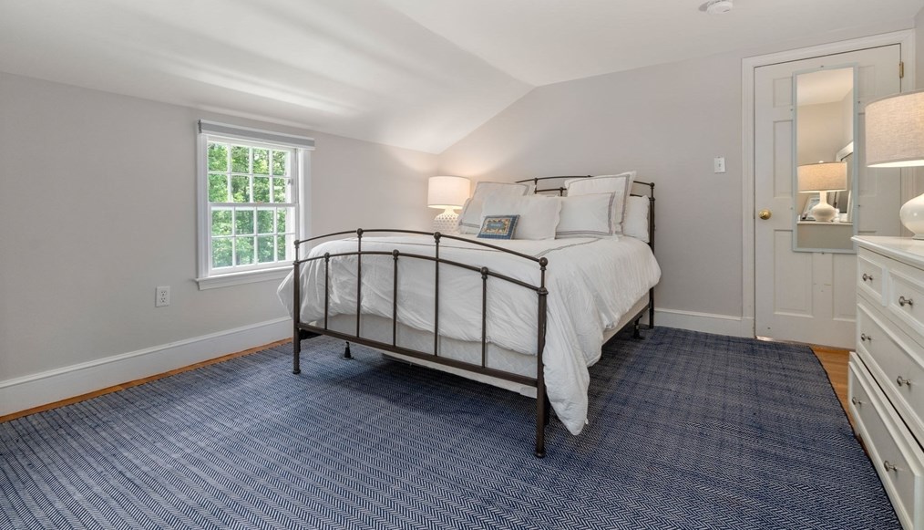 100 Meetinghouse Rd, Duxbury MA 02332-4436 exterior