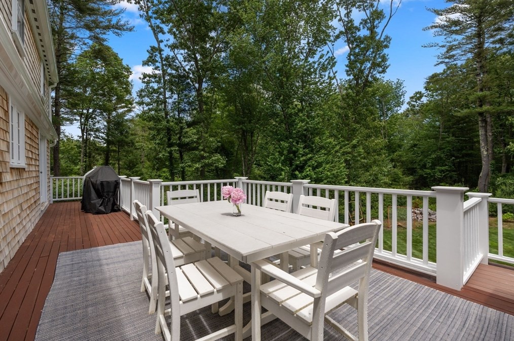 100 Meetinghouse Rd, Duxbury MA 02332-4436 exterior