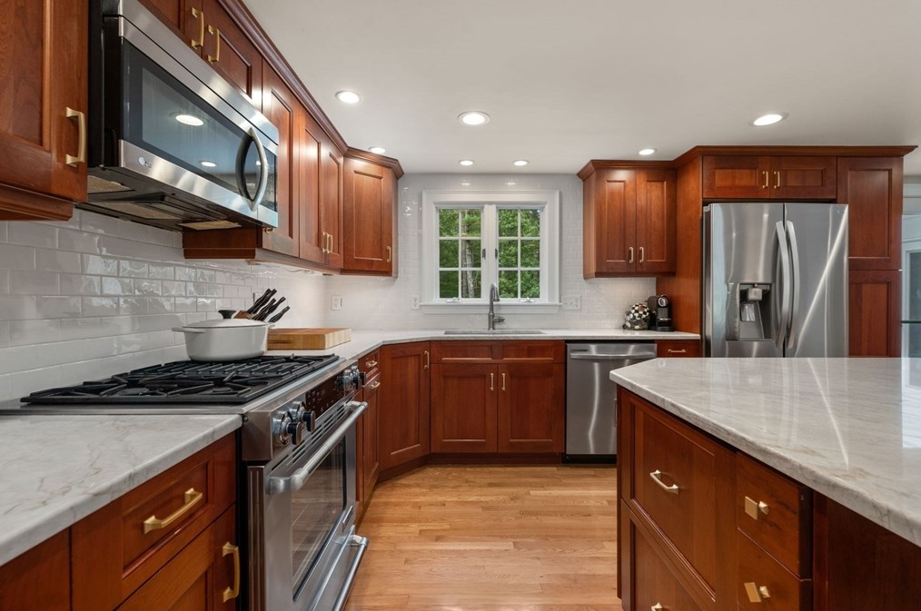 100 Meetinghouse Rd, Duxbury MA 02332-4436 exterior