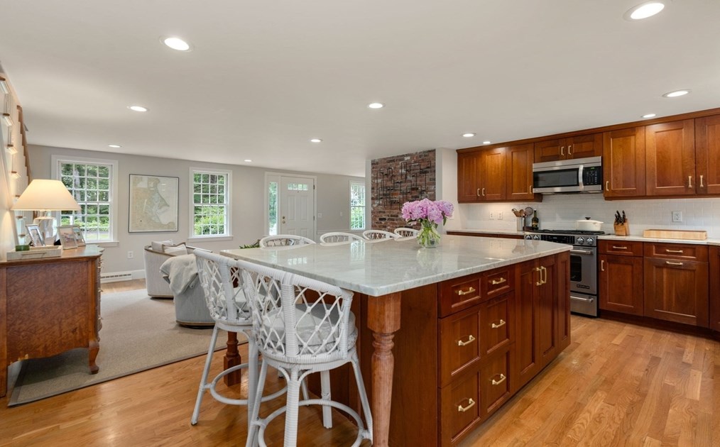 100 Meetinghouse Rd, Duxbury MA 02332-4436 exterior