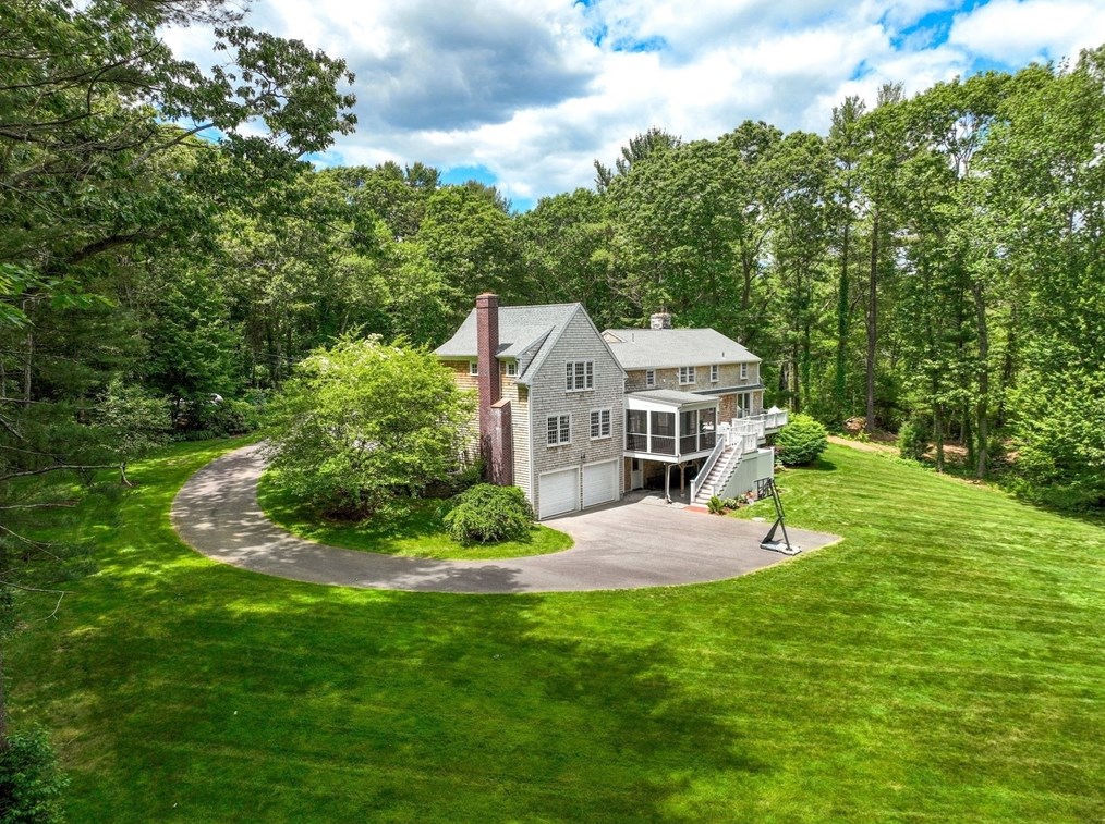 100 Meetinghouse Rd, Duxbury MA 02332-4436 exterior