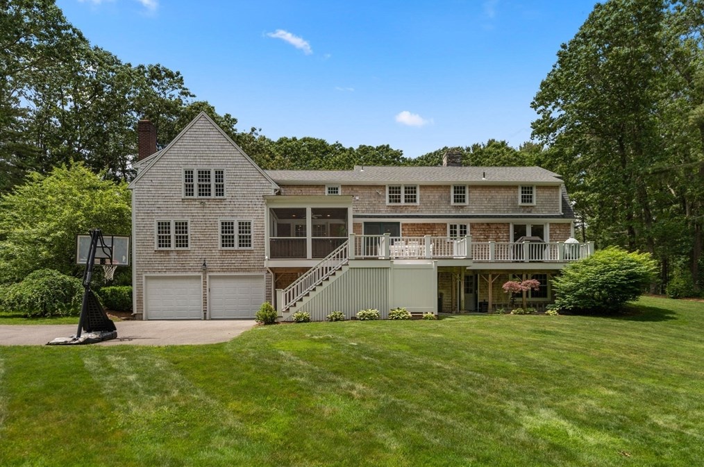 100 Meetinghouse Rd, Duxbury MA 02332-4436 exterior