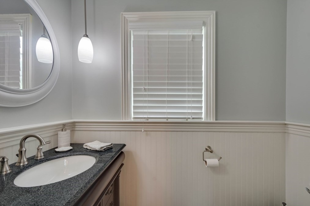 385 Howe St, Methuen MA 01844-2635 exterior