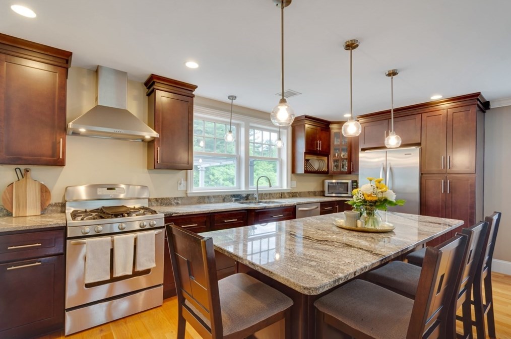 385 Howe St, Methuen MA 01844-2635 exterior