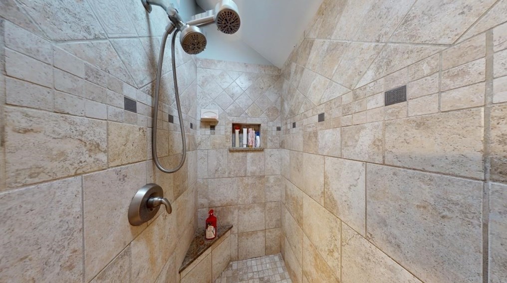 385 Howe St, Methuen MA 01844-2635 exterior