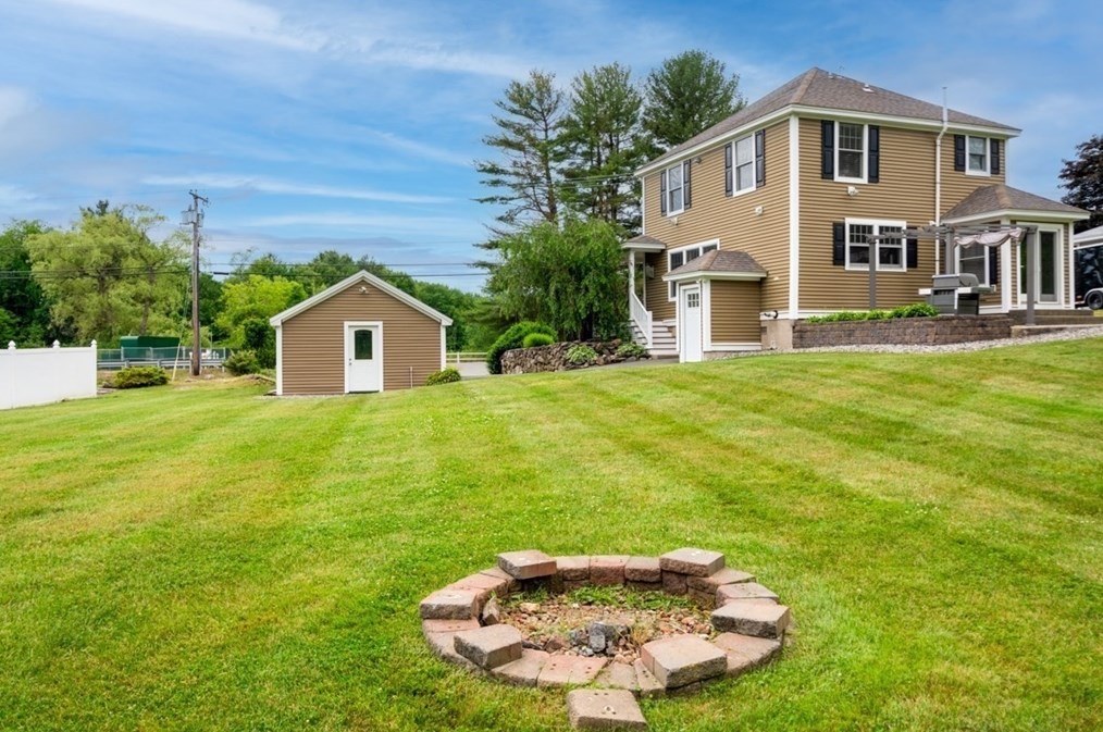 385 Howe St, Methuen MA 01844-2635 exterior