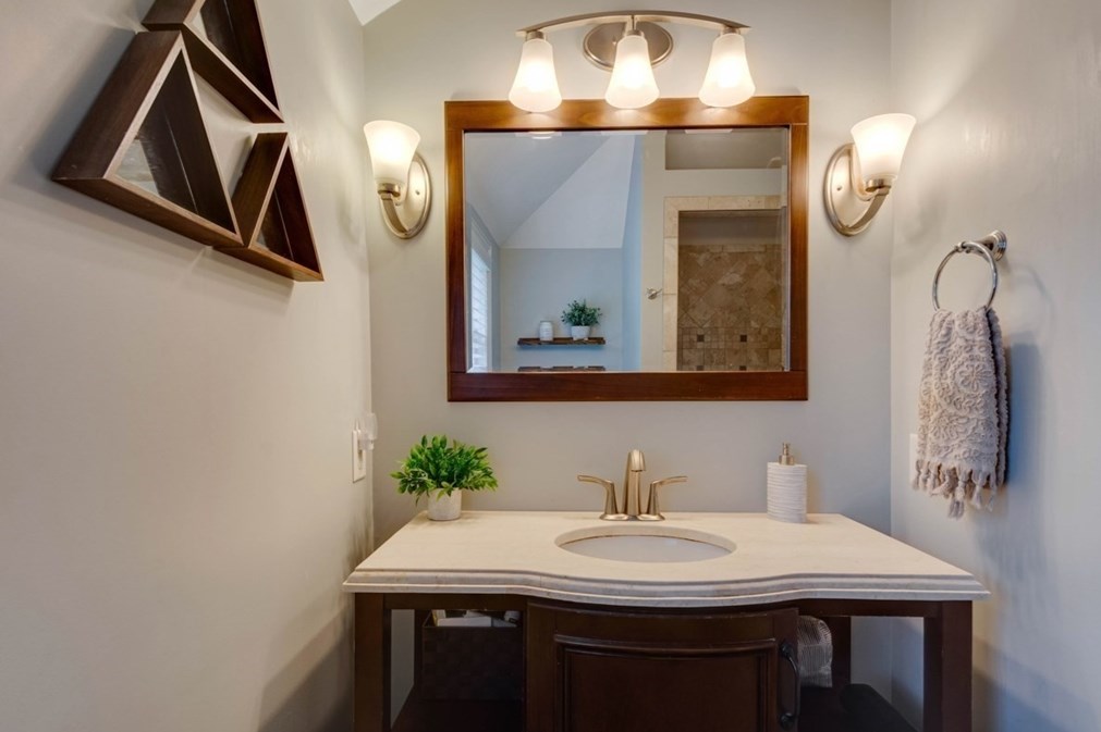 385 Howe St, Methuen MA 01844-2635 exterior