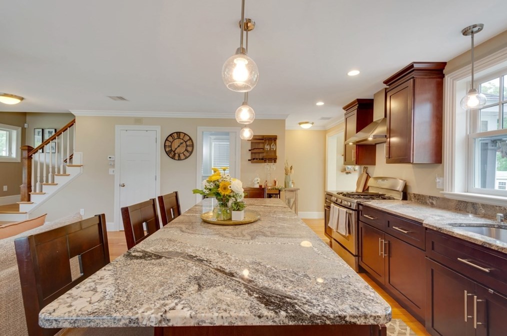 385 Howe St, Methuen MA 01844-2635 exterior