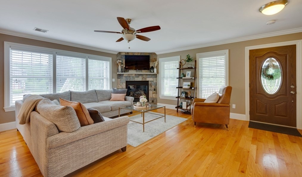 385 Howe St, Methuen MA 01844-2635 exterior