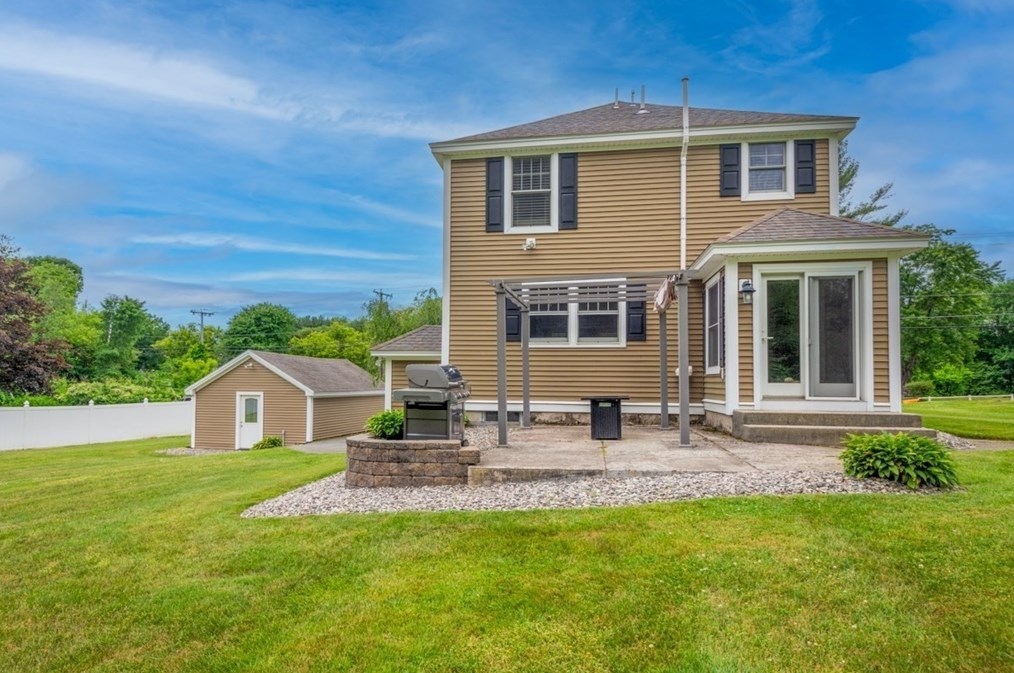 385 Howe St, Methuen MA 01844-2635 exterior