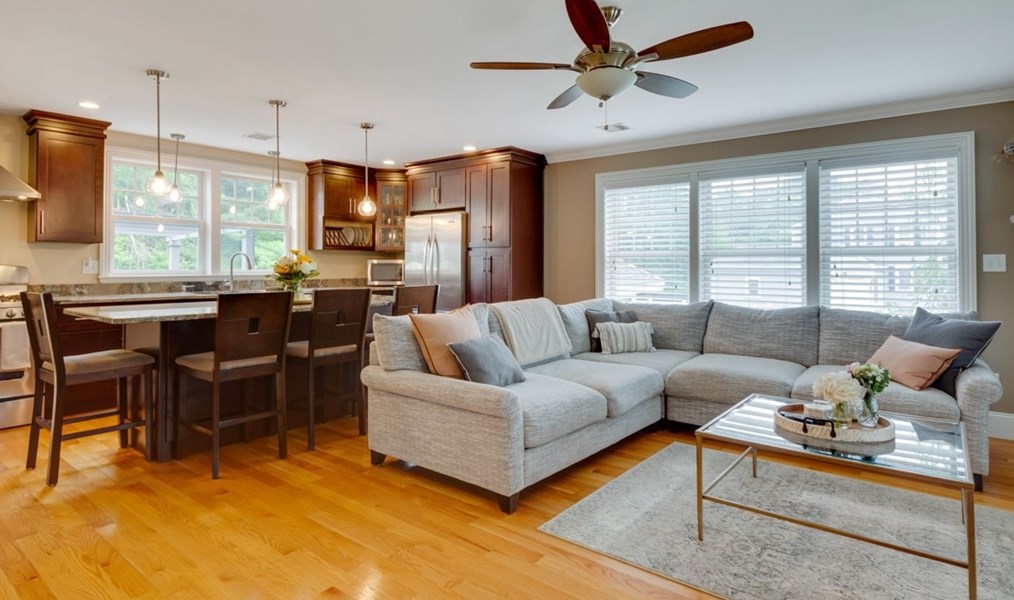 385 Howe St, Methuen MA 01844-2635 exterior