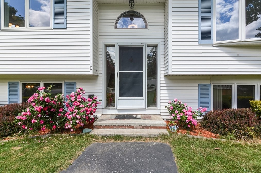 10 Cross Rd, Billerica, MA 01821-6331