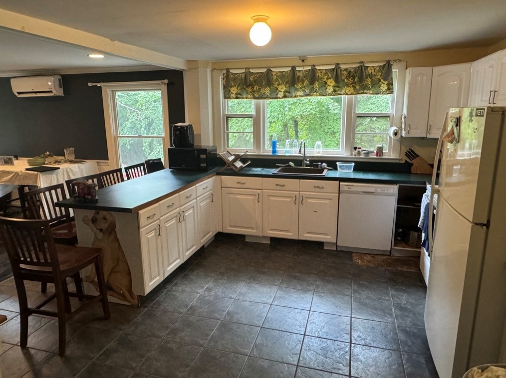 29 Pln St, Millis MA 02054-1533 exterior