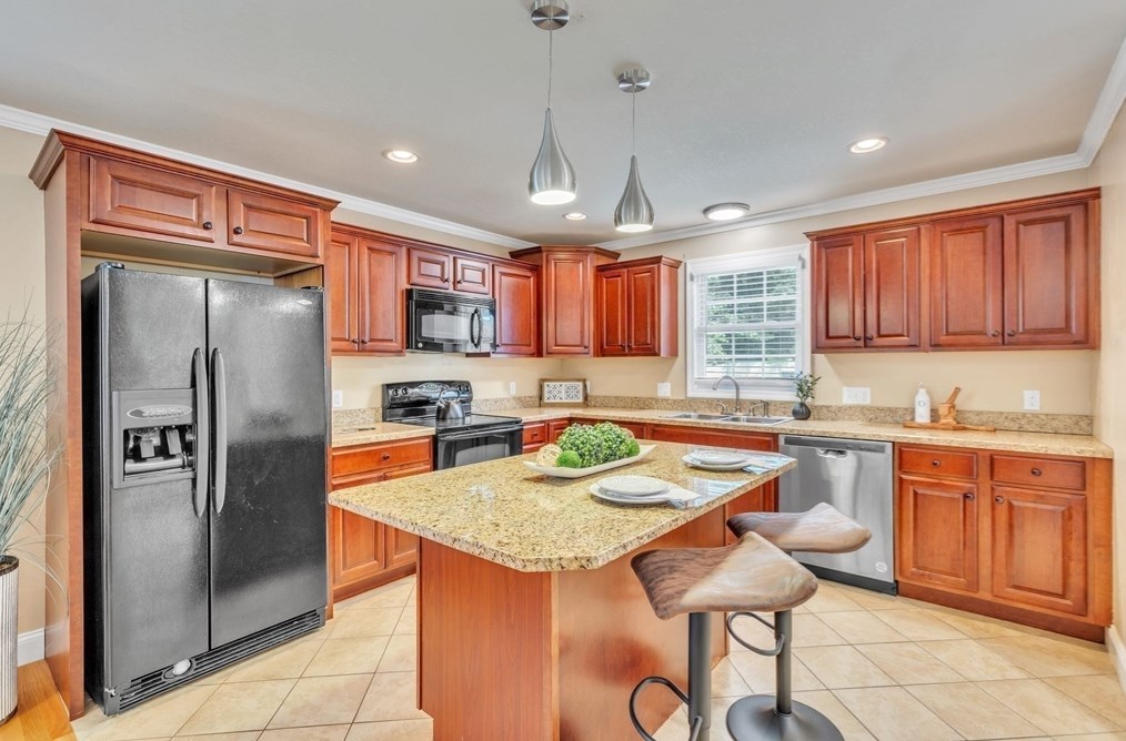 58 Brentwood St, Springfield, MA 01108