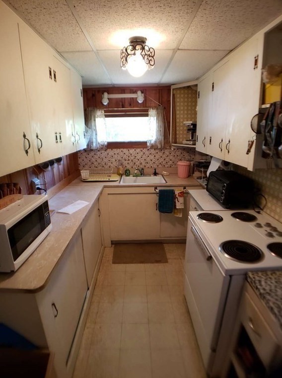 108 Lake Dr, Plymouth MA  02360-5645 exterior