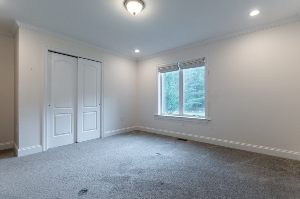 49 St, Upton MA 01568 exterior