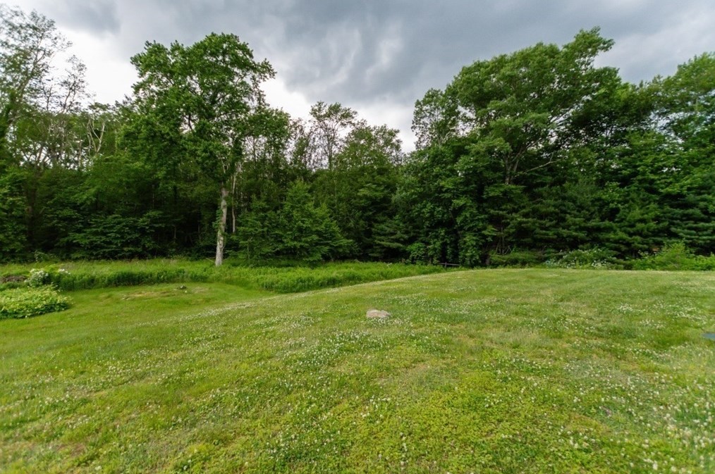 49 St, Upton MA 01568 exterior