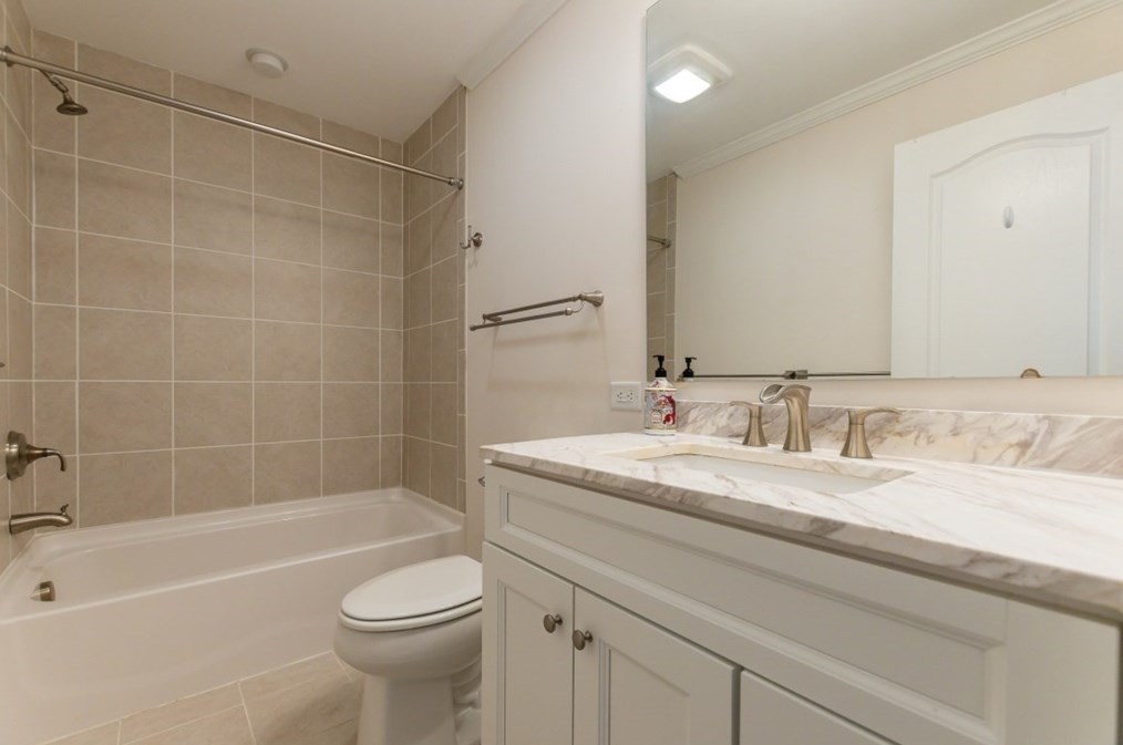 49 St, Upton MA 01568 exterior